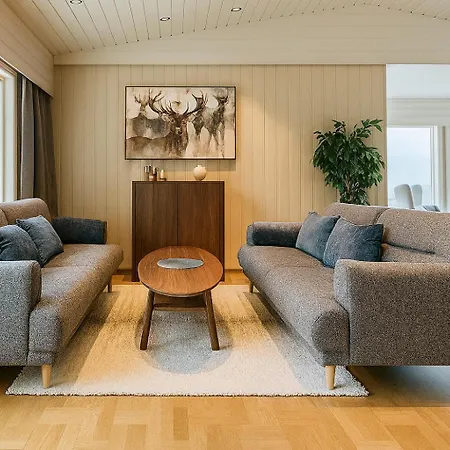 Hus Med Panoramutsikt I Bud