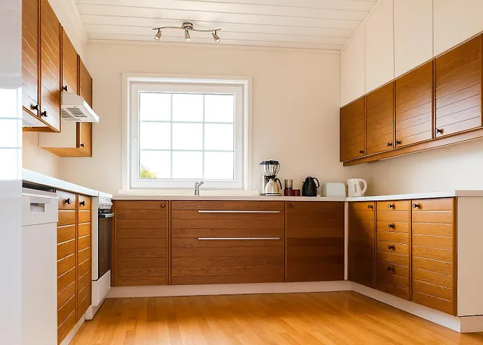 Hus Med Panoramutsikt I Vila Bud