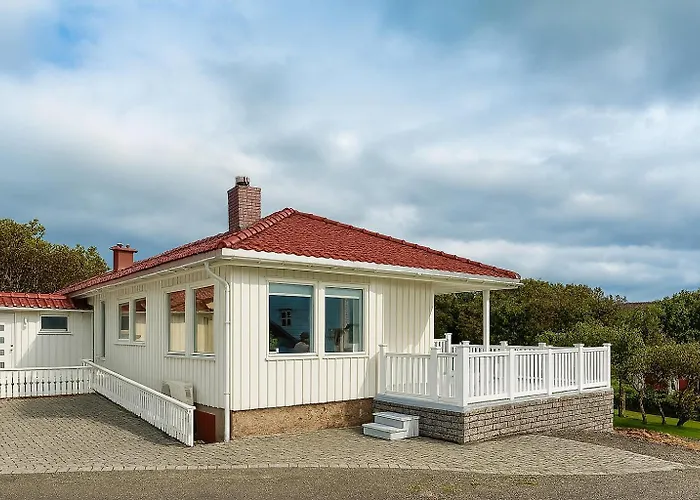 Hus Med Panoramutsikt I Bud