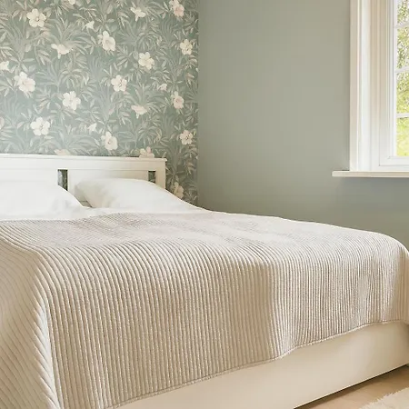 Hus Med Panoramutsikt I Villa Bud